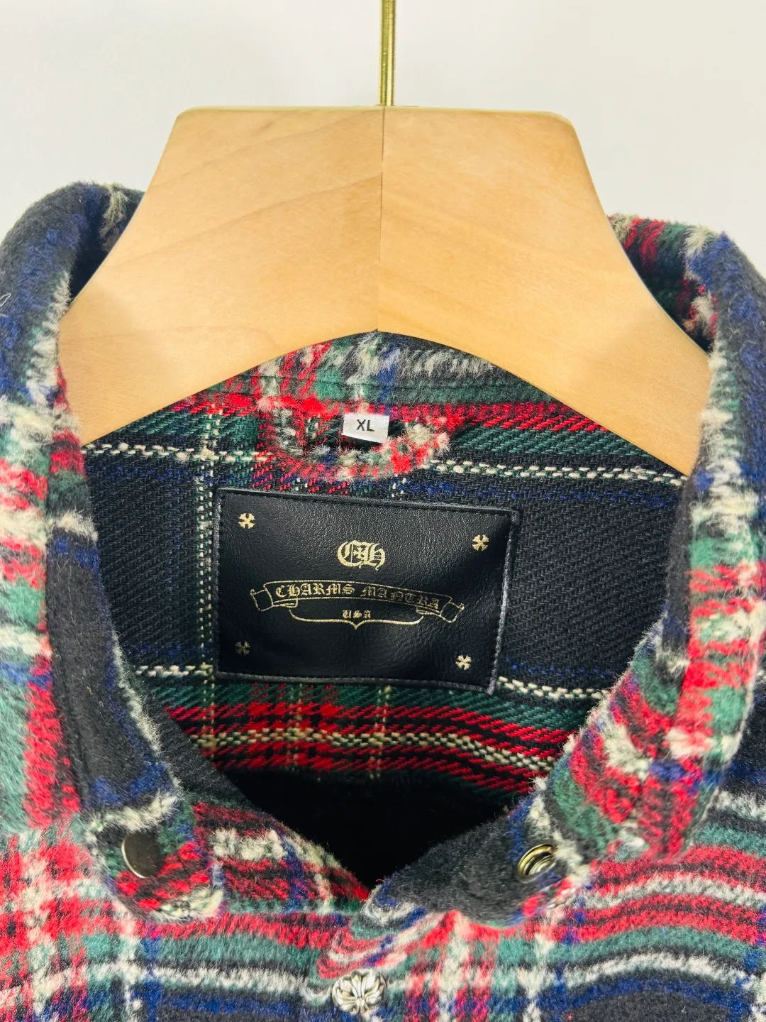 P300 top version, real shot without P, ​​different from market currency) 𝗖𝗵𝗿𝗼𝗺𝗲 𝗛𝗲𝗮𝗿𝘁𝘀/Cro Xin 2025 plaid shirt Accessories: Original model-opening collar label ➕100% silk wash water label. Genuine purchase-grade original hangtag➕matching hanging rope➕3D hanging beads➕original packaging bag. Craftsmanship: The original version has consistent wiring! The highest version of the armhole matching technique!  Color: Color Size: S M L XL
